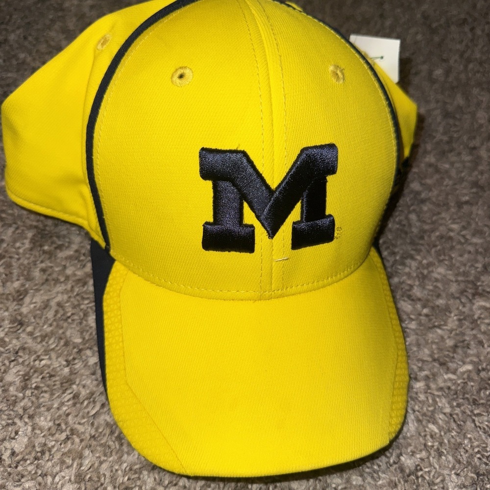 University Of Michigan Adidas Hat Size L/XL Climate‎